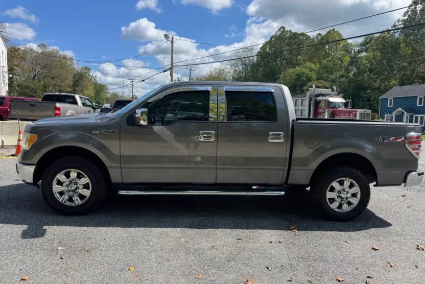 2011 Ford F-150 XLT photo 1