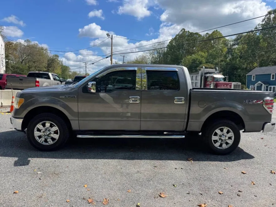 2011 Ford F-150 XLT photo 1