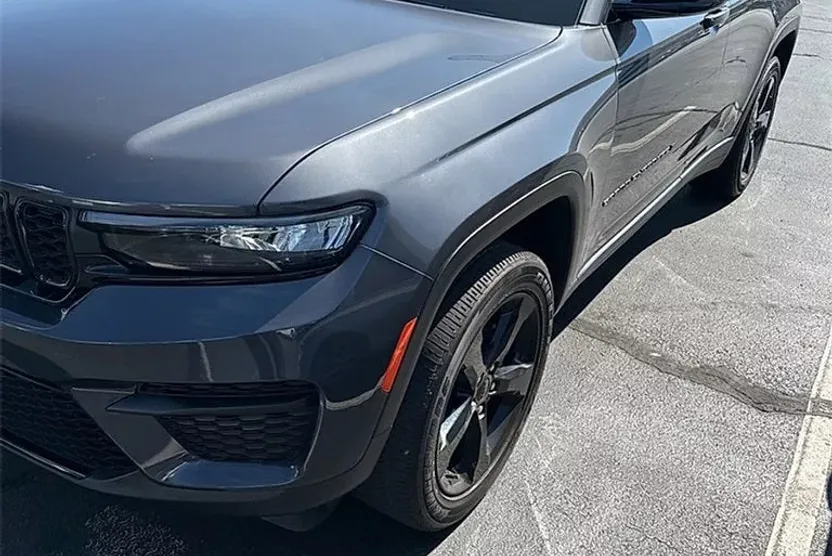 2023 Jeep Grand Cherokee Altitude photo 1