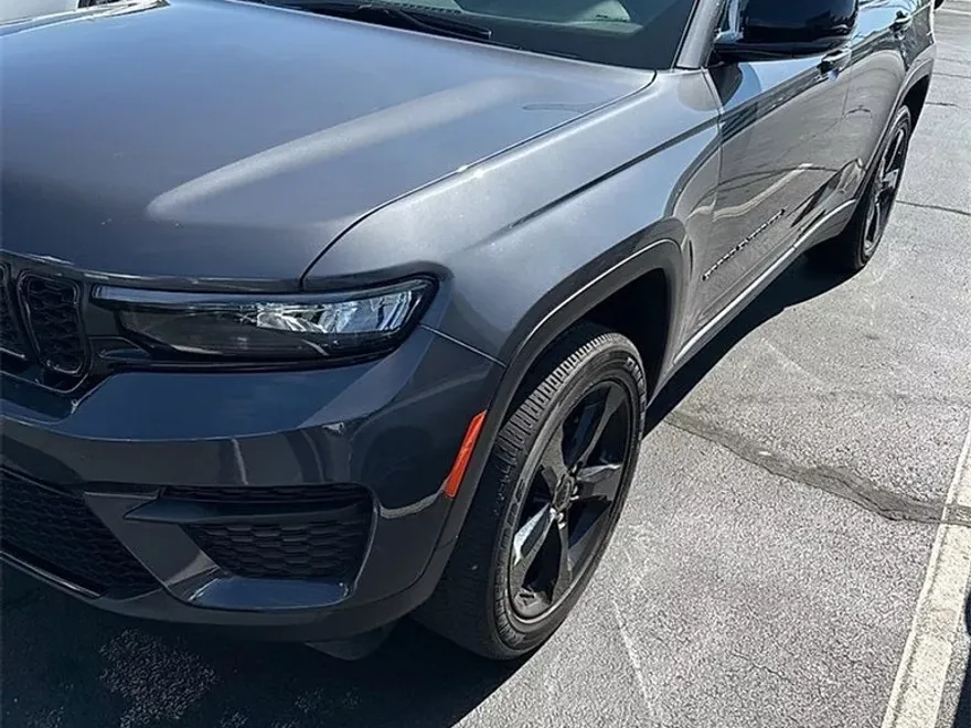 2023 Jeep Grand Cherokee Altitude photo 1