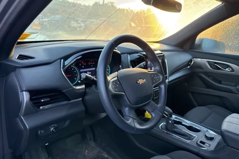 2023 Chevrolet Traverse Cloth 1LT photo 1