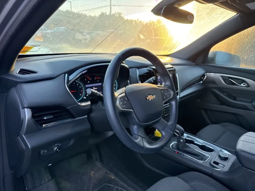 2023 Chevrolet Traverse Cloth 1LT photo 1