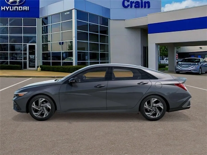 2025 Hyundai Elantra SEL Sport photo 1
