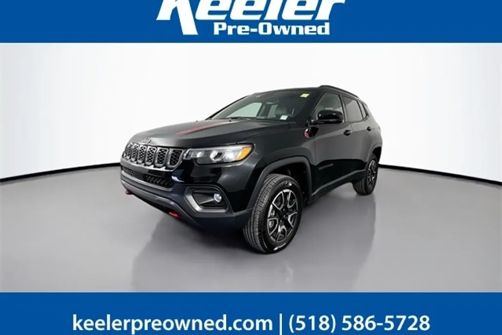 2024 Jeep Compass Trailhawk photo 1