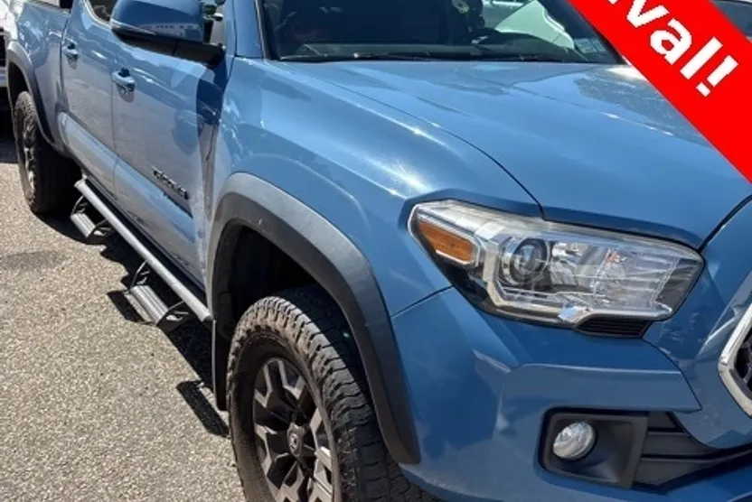 2019 Toyota Tacoma TRD Off-Road photo 1