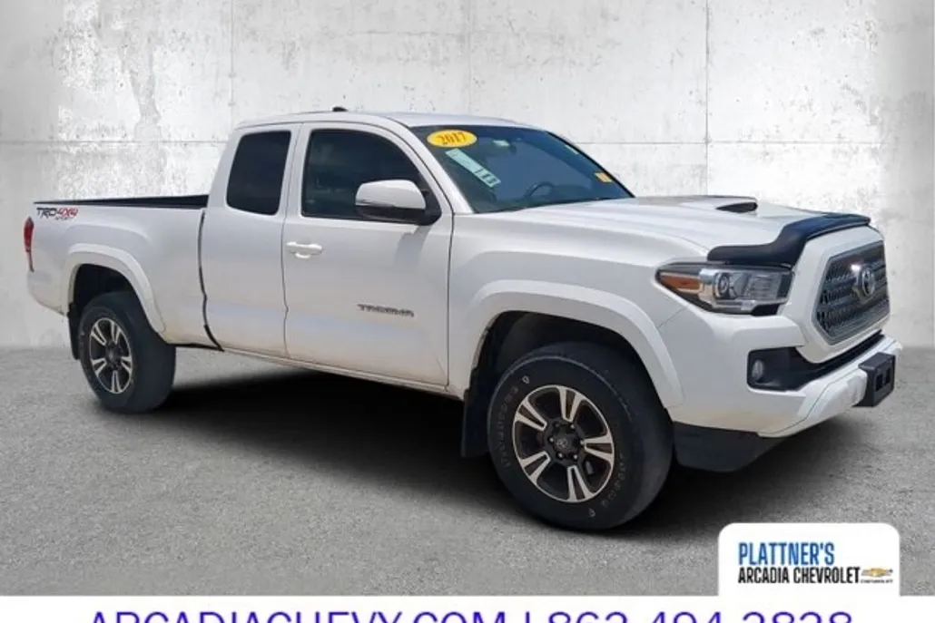 2017 Toyota Tacoma SR5 V6 photo 1