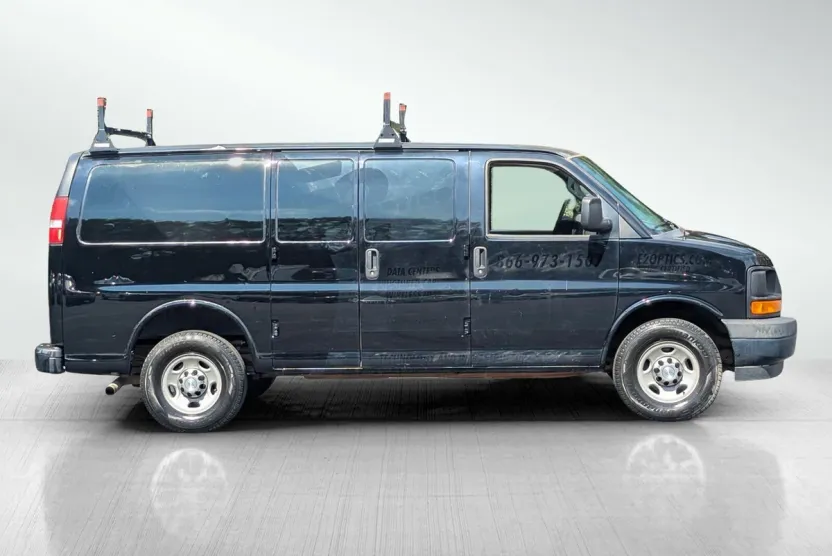 2017 Chevrolet Express 2500 Work Van photo 1