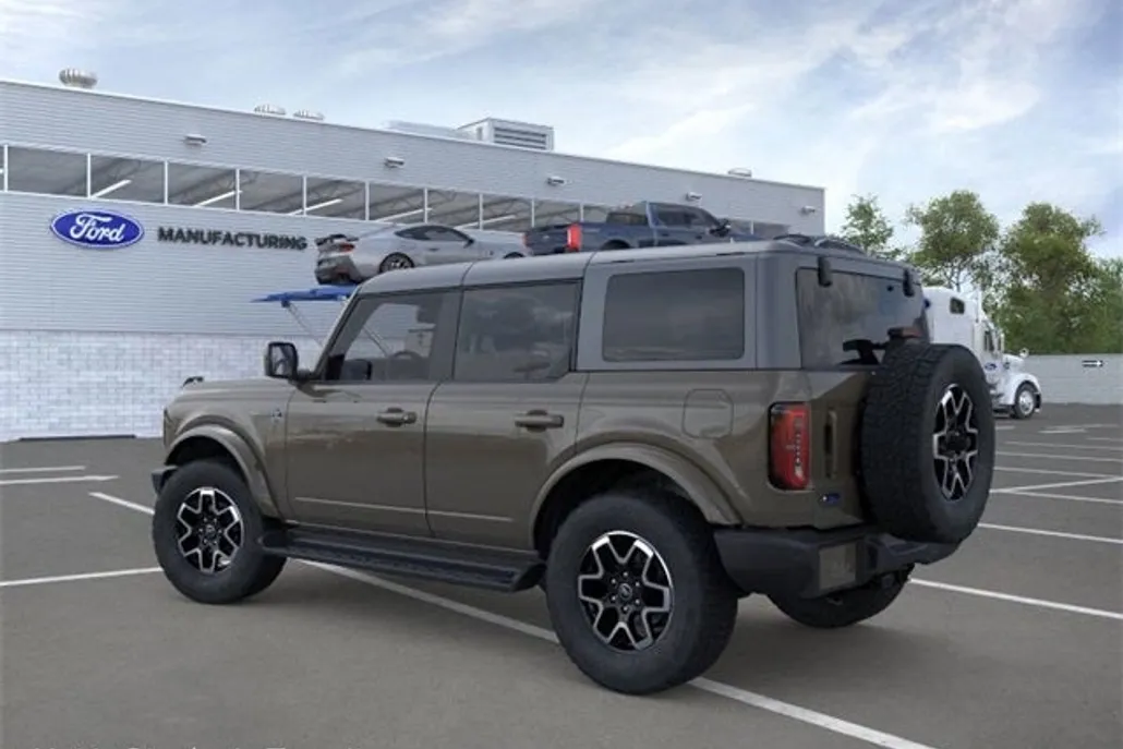 2025 Ford Bronco Outer Banks photo 1