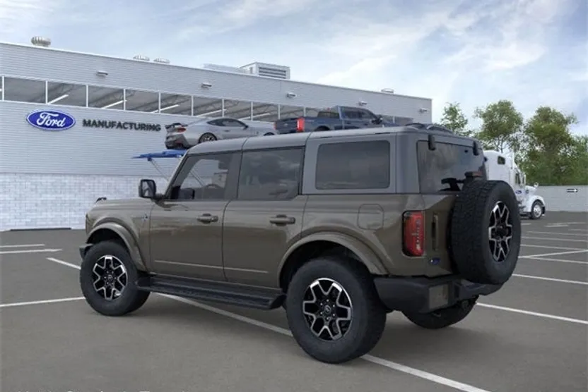 2025 Ford Bronco Outer Banks photo 1