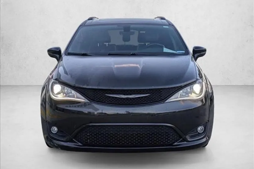 2018 Chrysler Pacifica Limited photo 1