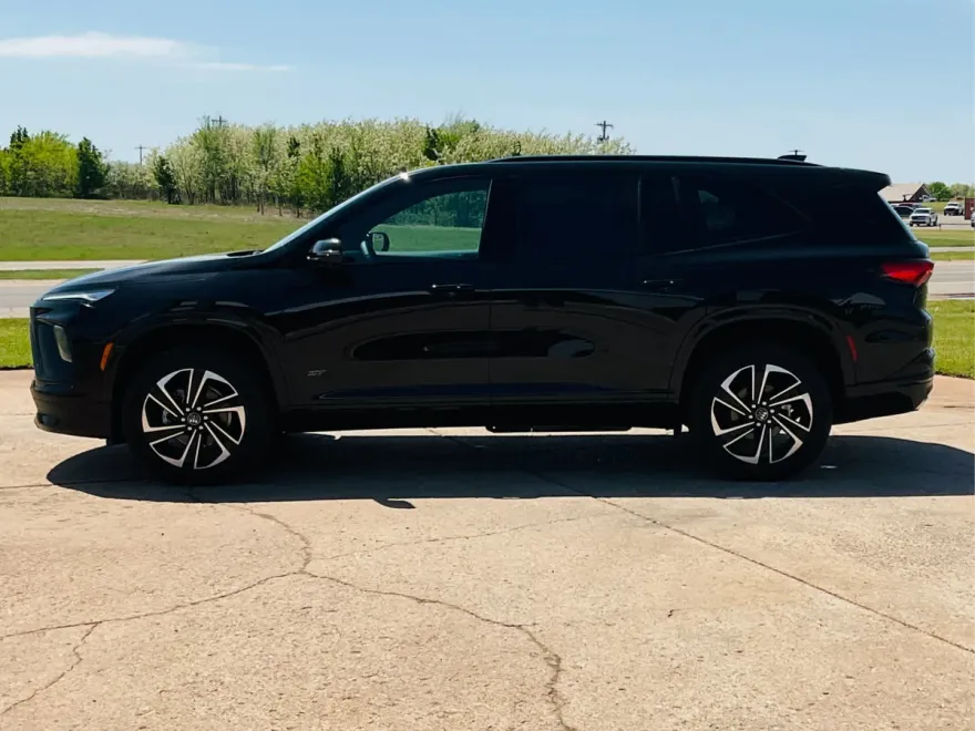 2025 Buick Enclave Sport Touring photo 1