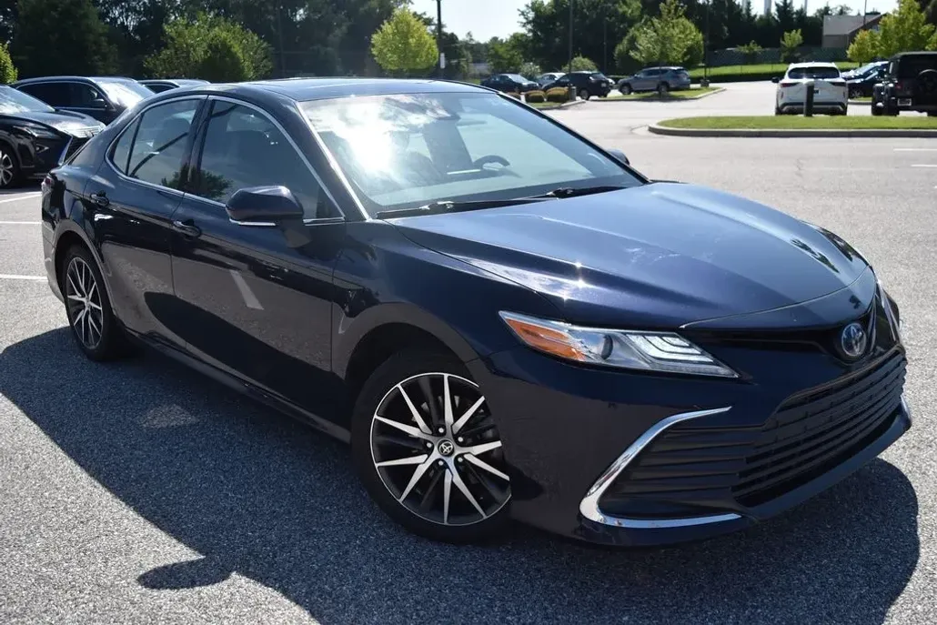 2022 Toyota Camry Hybrid XLE photo 1