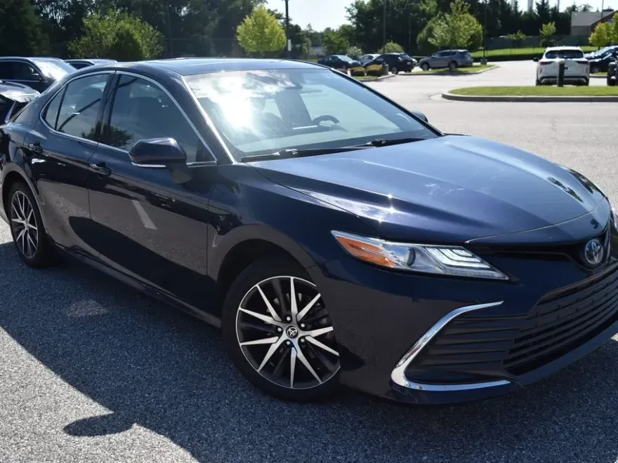 2022 Toyota Camry Hybrid XLE photo 1