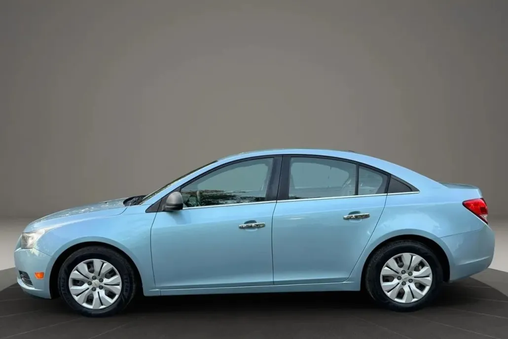 2012 Chevrolet Cruze LS photo 1