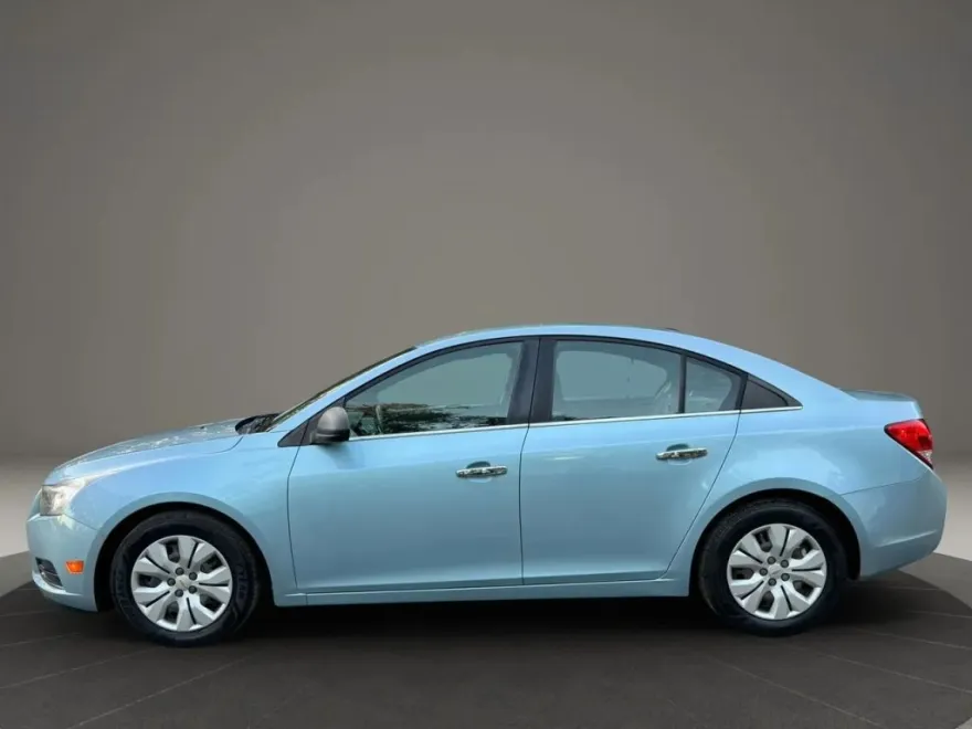 2012 Chevrolet Cruze LS photo 1