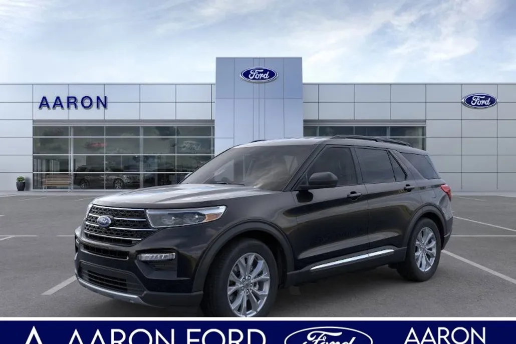 2024 Ford Explorer XLT photo 1