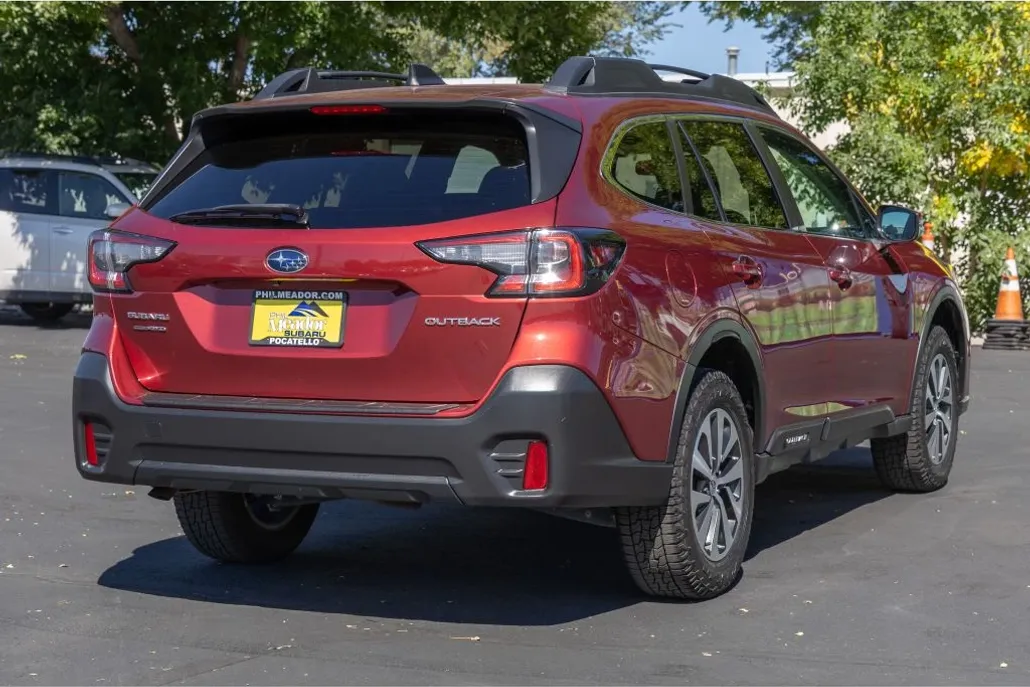 2022 Subaru Outback Premium photo 1