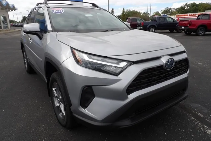 2023 Toyota RAV4 Hybrid XLE photo 1