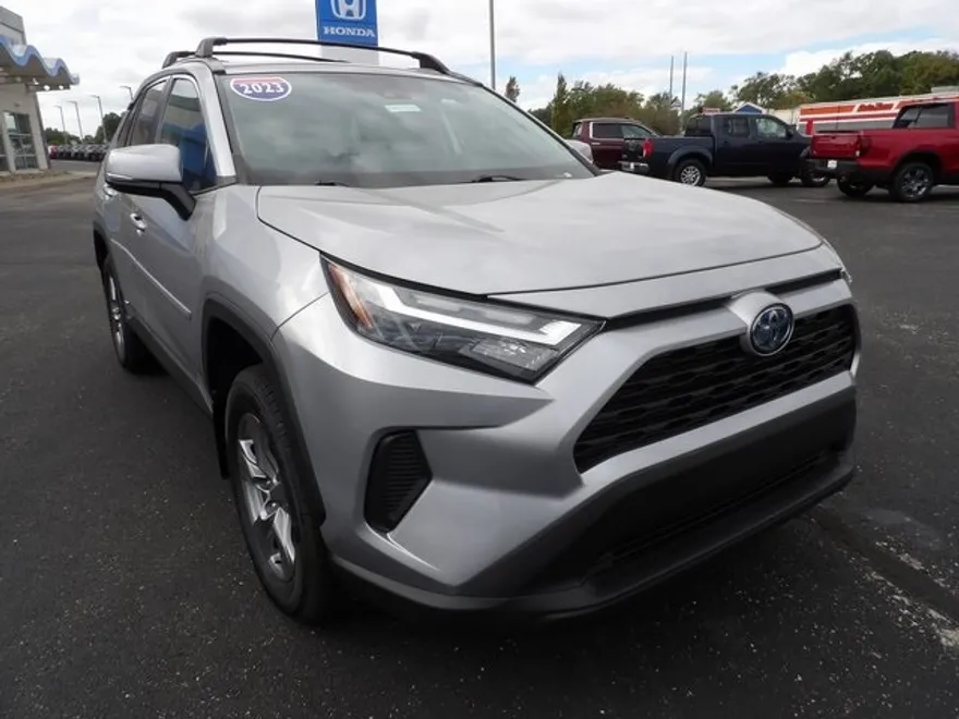 2023 Toyota RAV4 Hybrid XLE photo 1