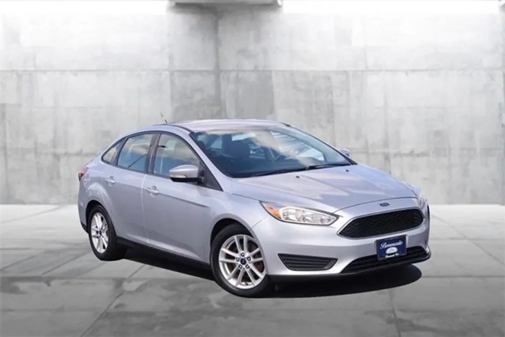 2017 Ford Focus SE photo 1