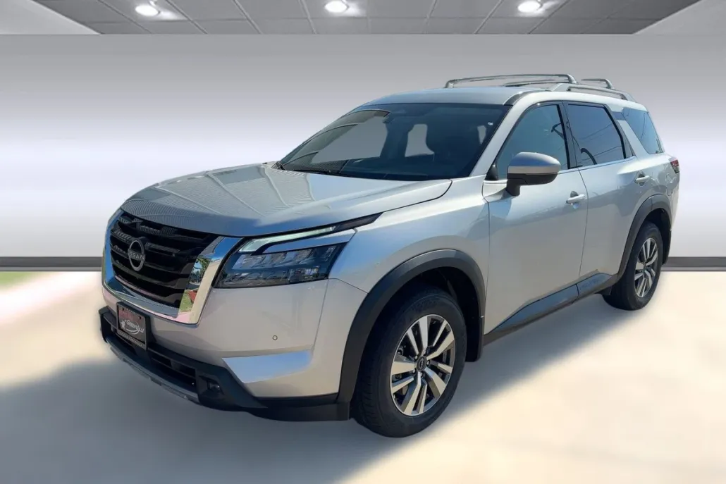 2025 Nissan Pathfinder SL photo 1