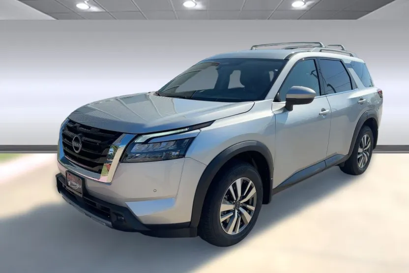 2025 Nissan Pathfinder SL photo 1