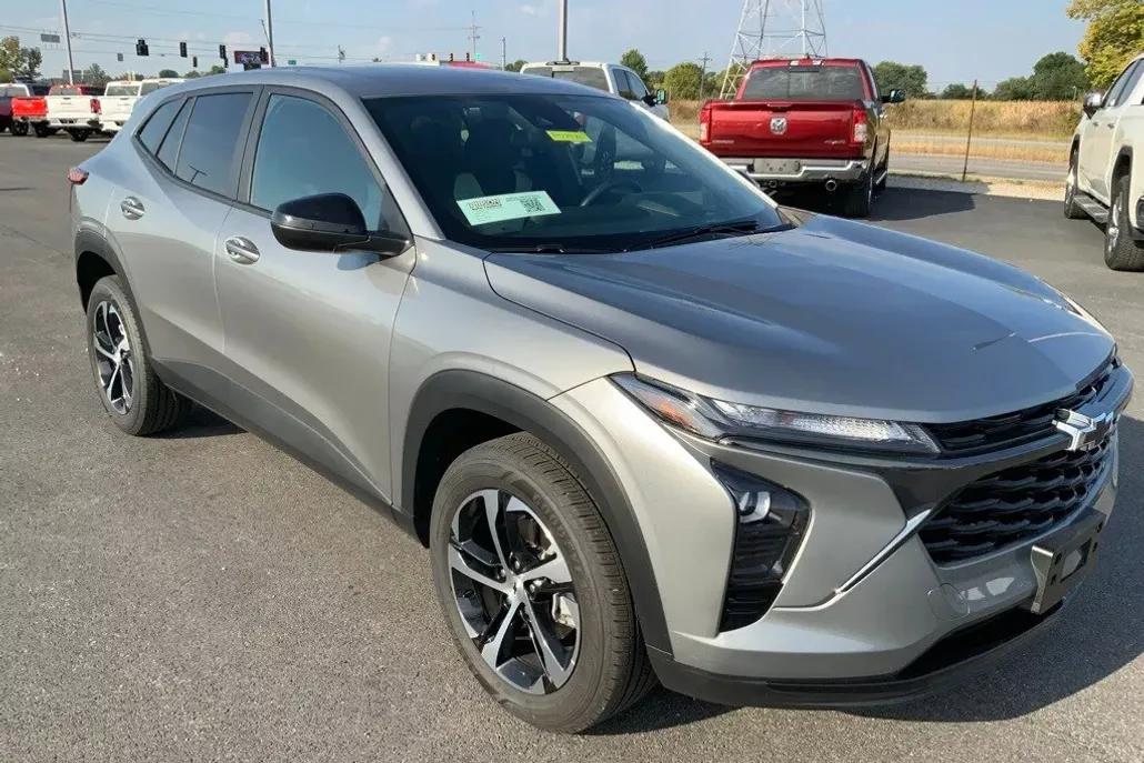 2024 Chevrolet Trax photo 1