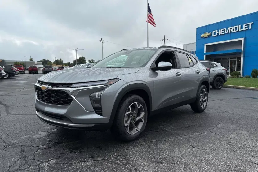 2026 Chevrolet Trax LT photo 1