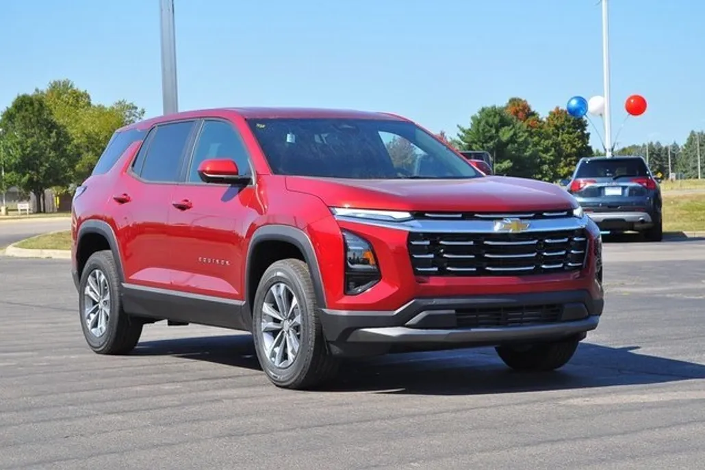 2025 Chevrolet Equinox LT photo 1