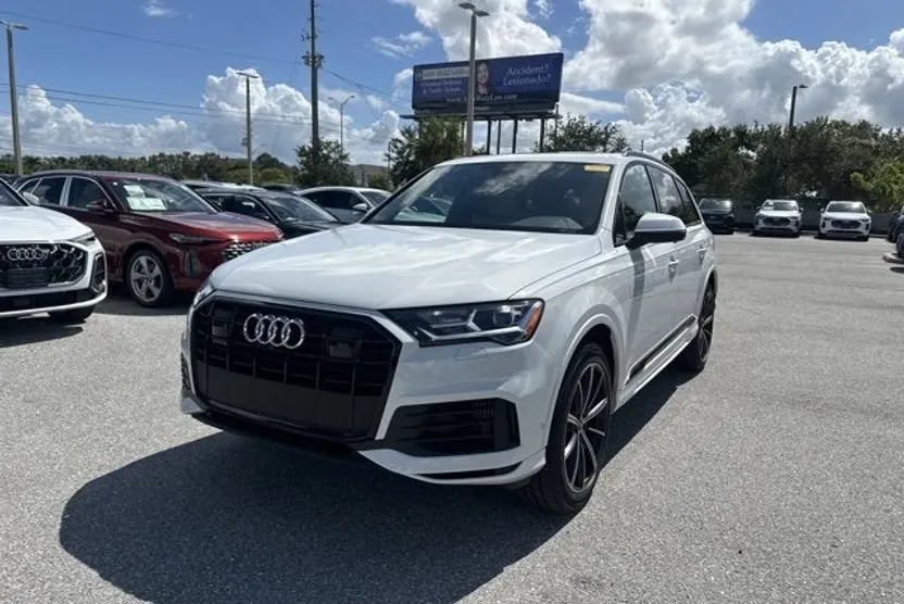 2023 Audi Q7 Premium Plus photo 1