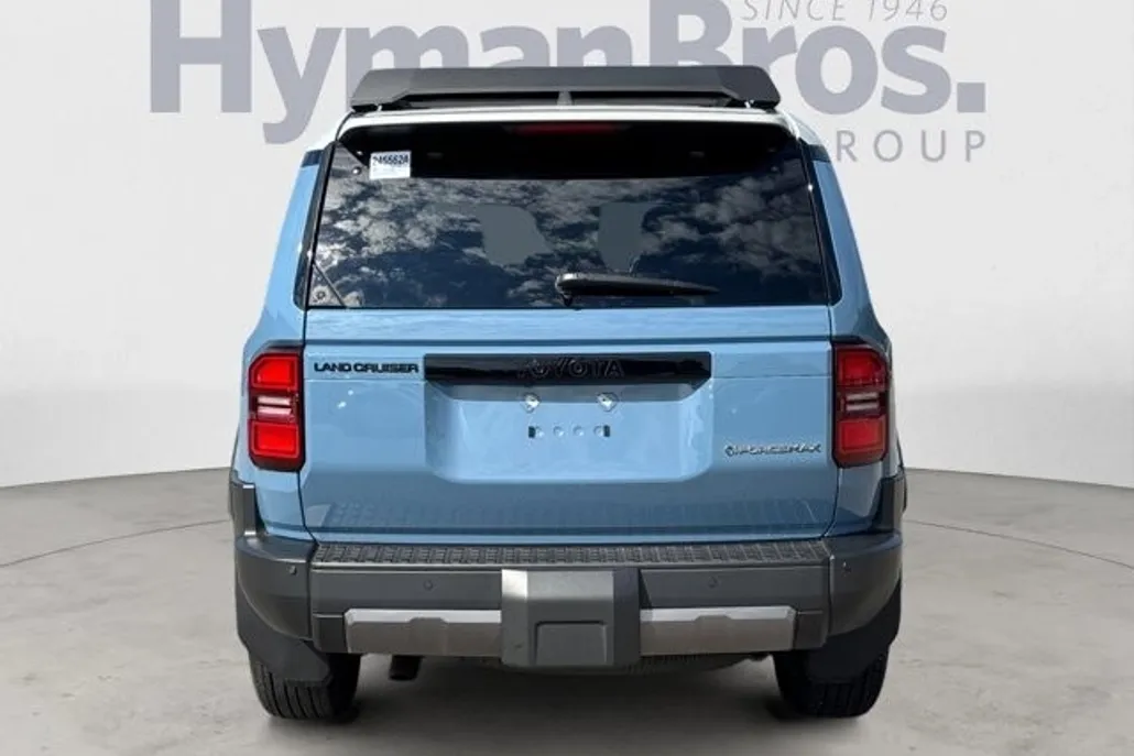 2025 Toyota Highlander Hybrid photo 1