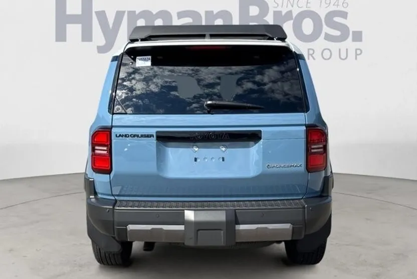 2025 Toyota Highlander Hybrid photo 1