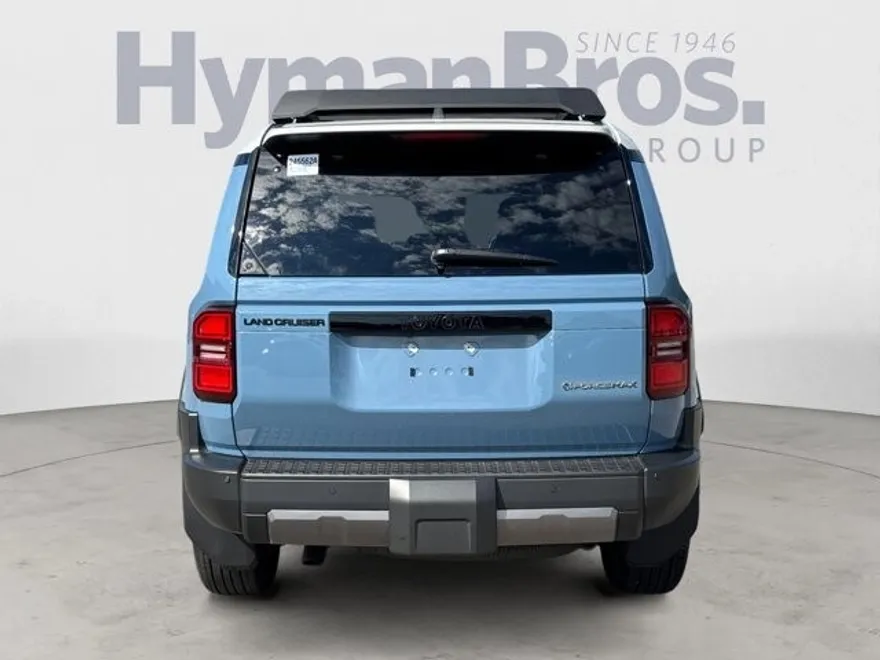 2025 Toyota Highlander Hybrid photo 1