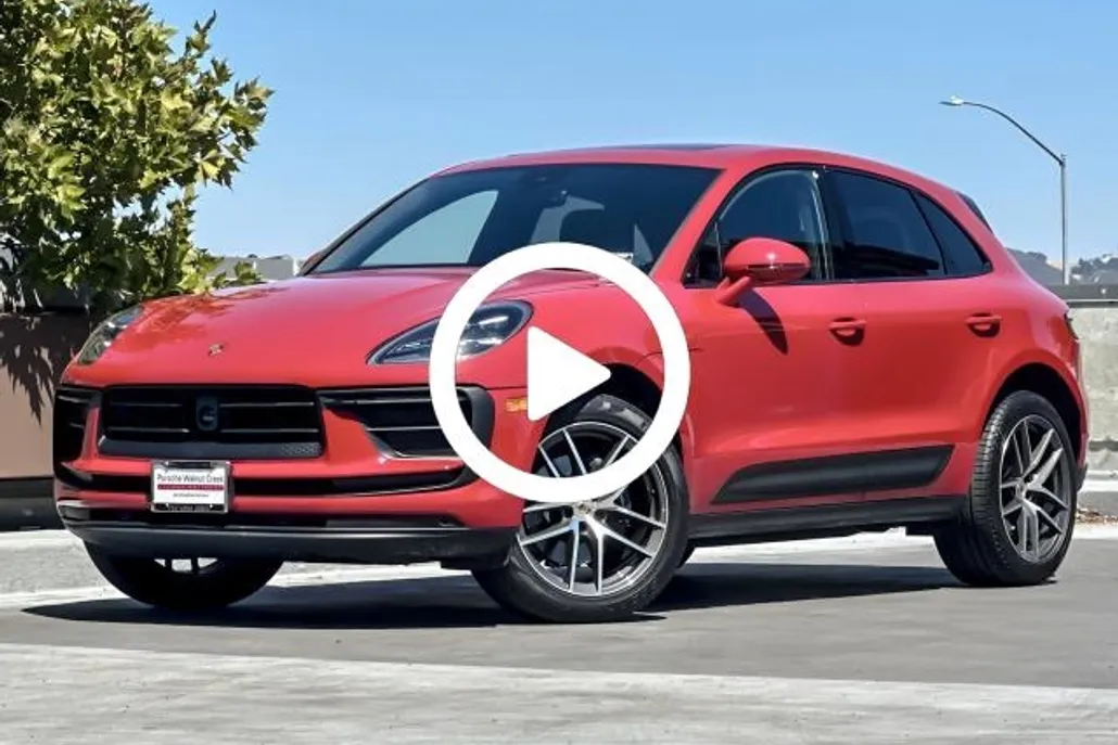 2025 Porsche Macan T photo 1