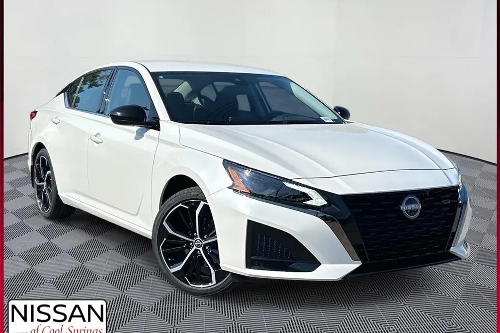 2025 Nissan Altima SR photo 1