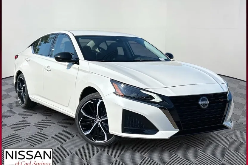2025 Nissan Altima SR photo 1