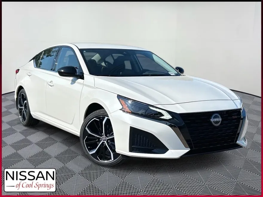 2025 Nissan Altima SR photo 1
