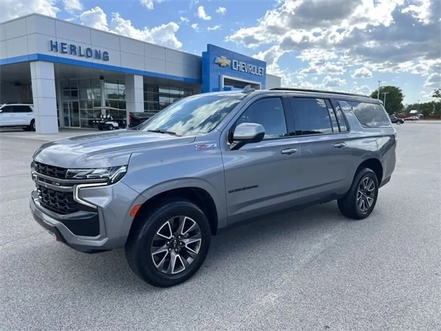 2022 Chevrolet Suburban Z71 photo 1