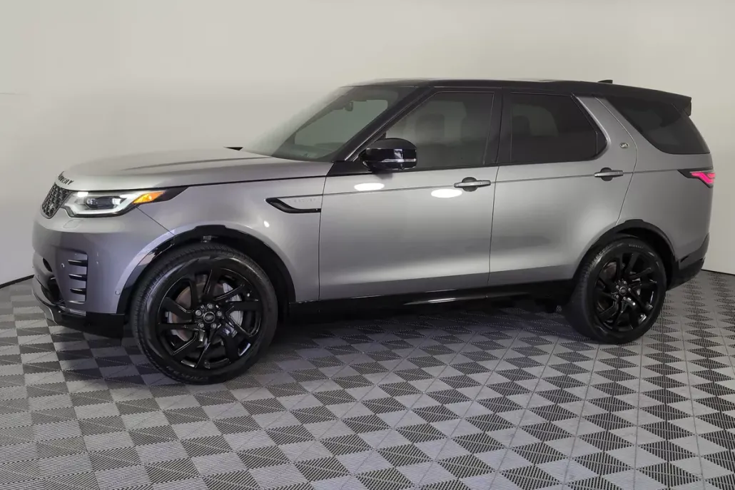 2025 Land Rover Discovery SE photo 1