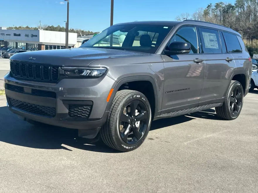 2025 Jeep Grand Cherokee Altitude photo 1