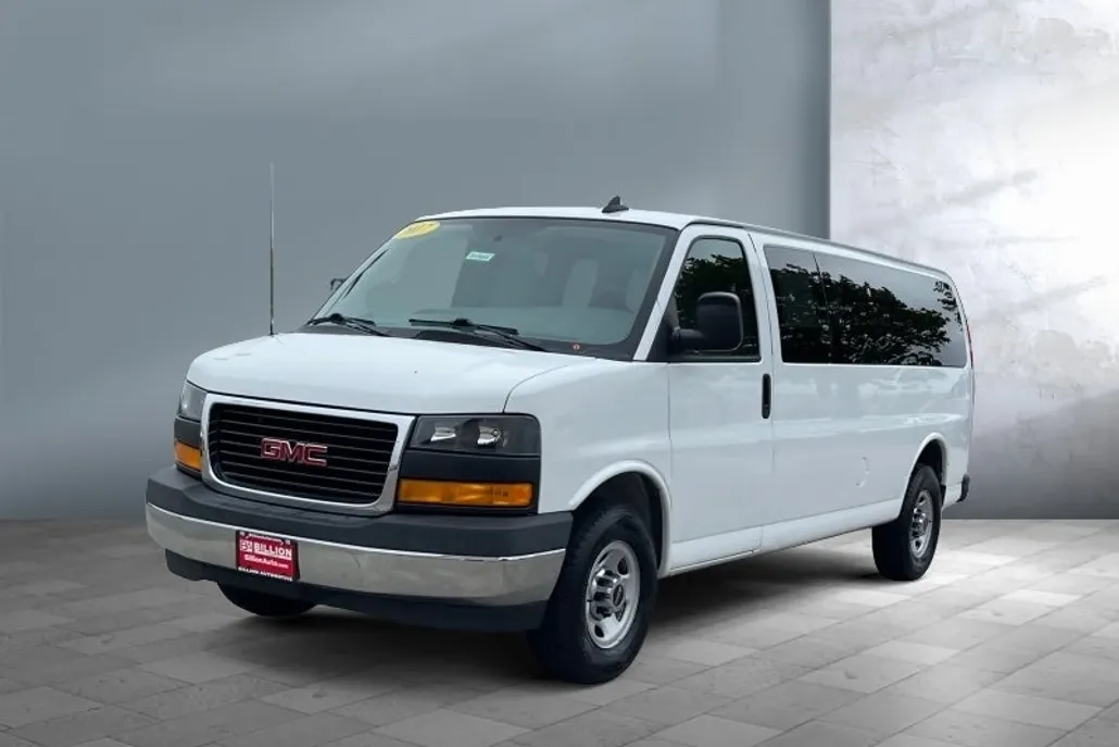 2017 Gmc Savana Passenger 3500 LT photo 1