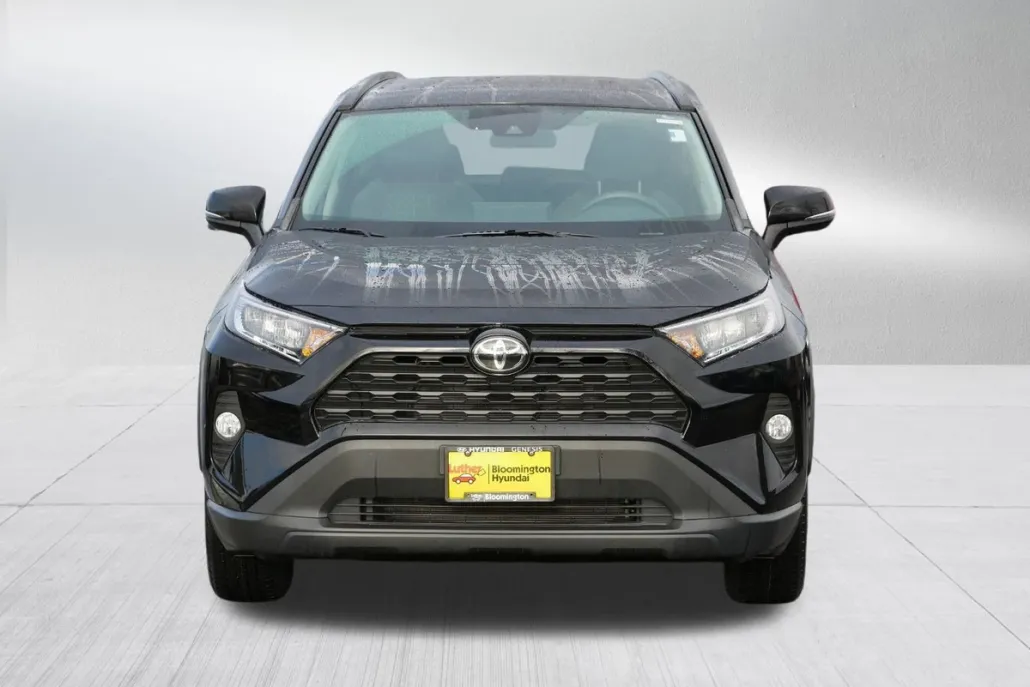 2021 Toyota RAV4 XLE photo 1