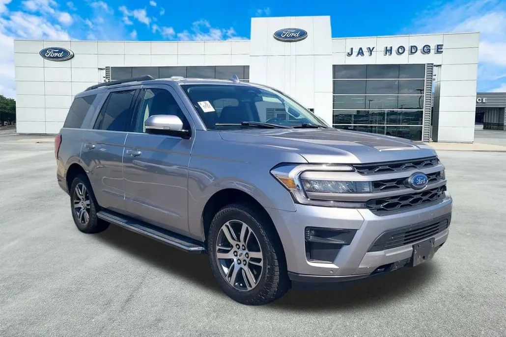 2022 Ford Expedition XLT photo 1