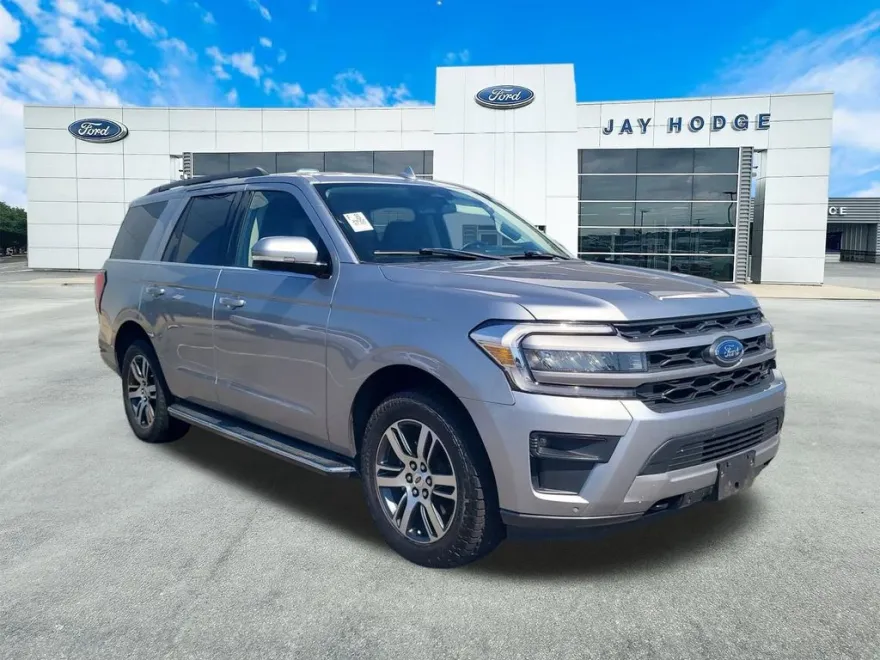 2022 Ford Expedition XLT photo 1