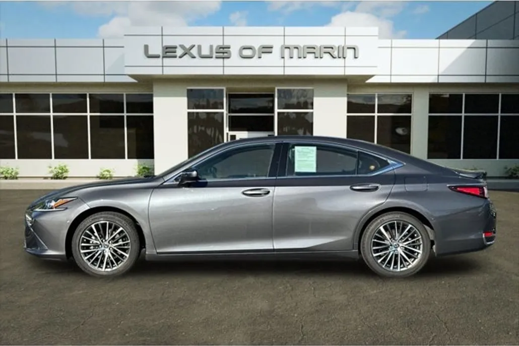 2023 Lexus ES 300h photo 1