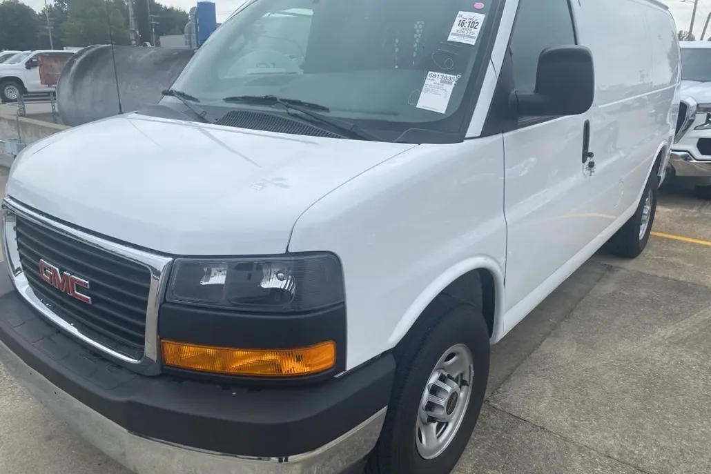 2023 Gmc Savana Cargo 2500 photo 1