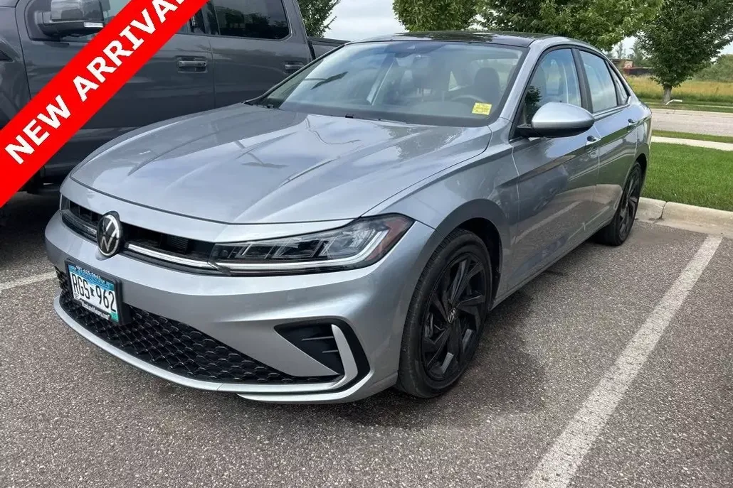 2025 Volkswagen Jetta SE photo 1