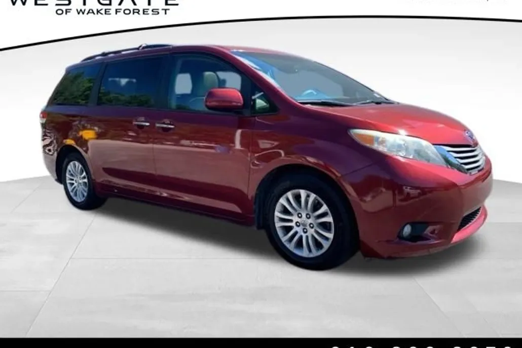 2012 Toyota Sienna XLE photo 1