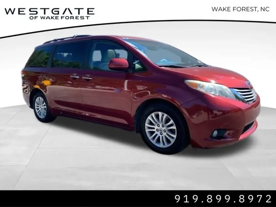 2012 Toyota Sienna XLE photo 1