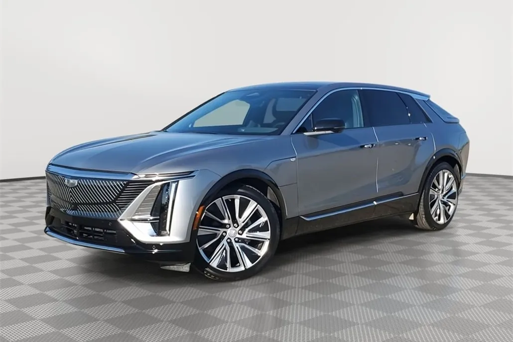2024 Cadillac Lyriq Luxury photo 1